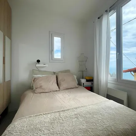 Tiny House With Sea View * 로퀴에브륀캡마르탱